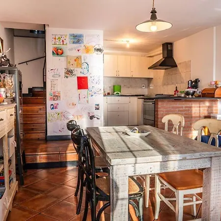 Σπίτι διακοπών 5 Minutes From The Sea - Wifi - Sun Loungers - Garden - Barbecue.